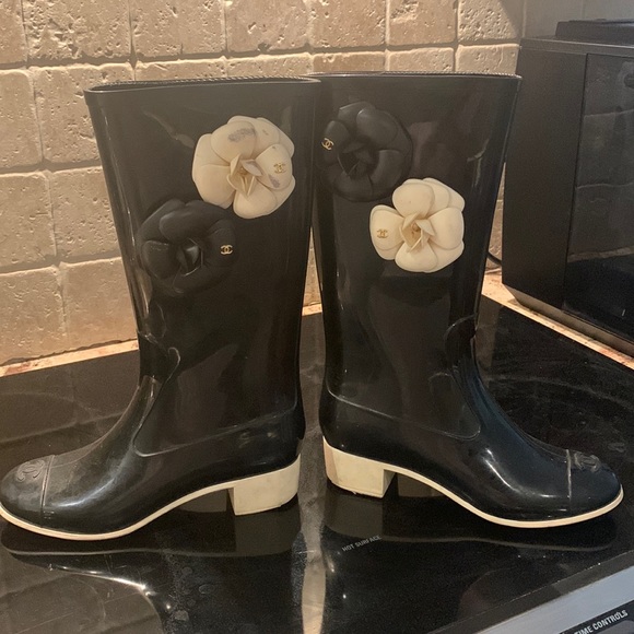 Chanel rain boots - Picture 1 of 5